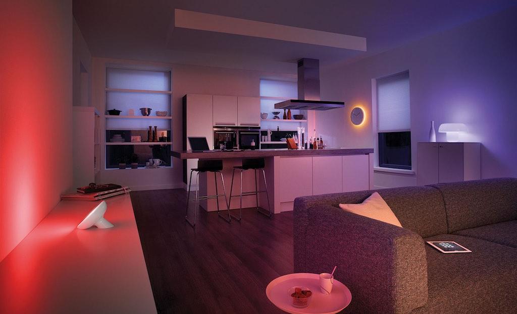  Smart lighting solutions by Crystal Flash – control lights from your phone إضاءة ذكية من وميض الكريستال – تحكم من هاتفك بسهولة
